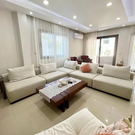 Luxurious With Pool Directly By The Sea *