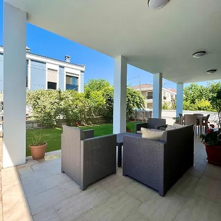 Luxurious With Pool Directly By The Sea Villa
